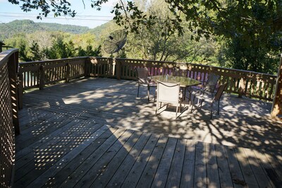 Rustic Lakeside Cabin at Center Hill Lake- Water Views, Large Deck