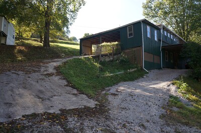 Rustic Lakeside Cabin at Center Hill Lake- Water Views, Large Deck