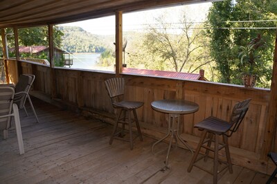 Rustic Lakeside Cabin at Center Hill Lake- Water Views, Large Deck