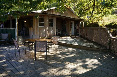 Rustic Lakeside Cabin at Center Hill Lake- Water Views, Large Deck