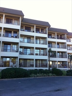 'Ocean One' 2BR/2BA condo in Admirals Row Bldg. A, of the HHIB&T Resort