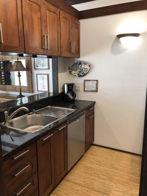 KIahuna 155 - Kitchen