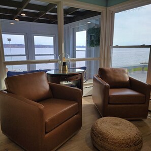 The window seats swivel.