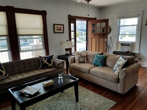 Living Room - Flat Screen HDTV, Free WiFi, CableTV, Amazon Echo, Apple TV