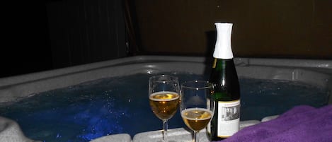 relaxing evenings under the stars await in the private hot tub 