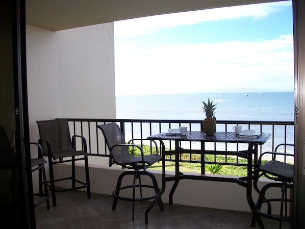Two extra chairs on the lanai and of course that View.  You are sitting only 30 feet from the Ocean!!