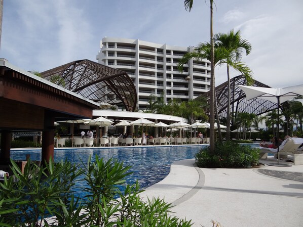 Pool and restaurant, Residence Tower in background