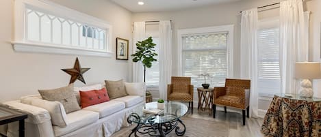 Designer living room, 9 ft ceilings. Adjacent front porch for lounging.