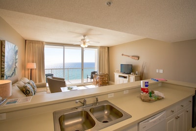 Glorious Ocean Front Views,  No check in required, FREE WiFi! FREE Beach Chairs!