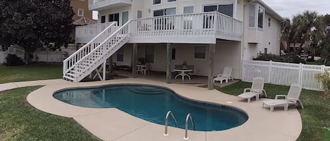 Heated Pool, Large Upper Deck with Gas Grill