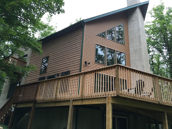 Front of Home w/ Wrap-Around Deck