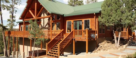 Beautiful side view of the Chalet style log home.