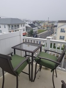 5 Bdrm/3.5 Bath 4-Story Townhome W/Pool-2 Blocks to Beach, Boardwalk & Conv Ctr