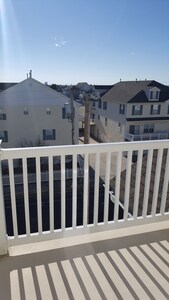 5 Bdrm/3.5 Bath 4-Story Townhome W/Pool-2 Blocks to Beach, Boardwalk & Conv Ctr