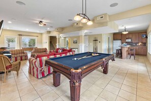 Surf-or-Sound-Realty-557-Crab-Louie-Game-Room-3
