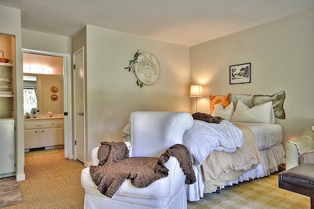 Your Carmel Destination Retreat ... Le Petite Papillon.