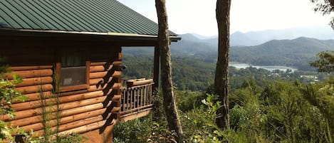 Secluded Log Home with lake, mountain and sunset view.