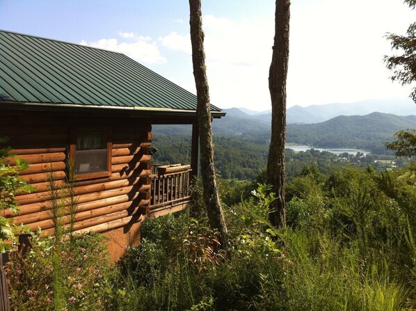 Secluded Log Home with lake, mountain and sunset view.