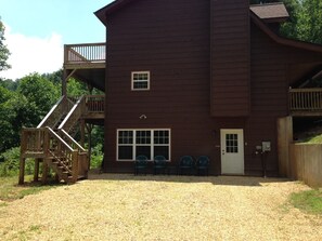 Side outside area - great for Cornhole (game located in lower level closet)