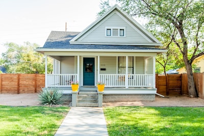 Gray Gables - Central Victorian with Romantic Flair