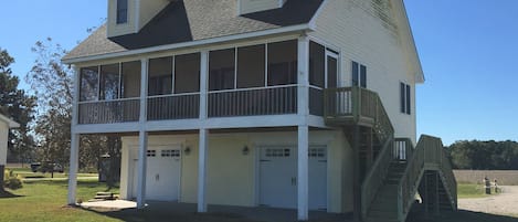 Screened porch with external stairs