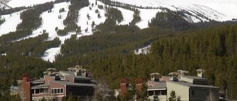 Ski Hill Condos, close to town, ski home down 4 O'clock run