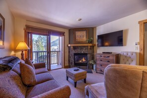 Unit 2236--1BR+Murphy bed/2 Bath with private deck and panoramic mountain view. 