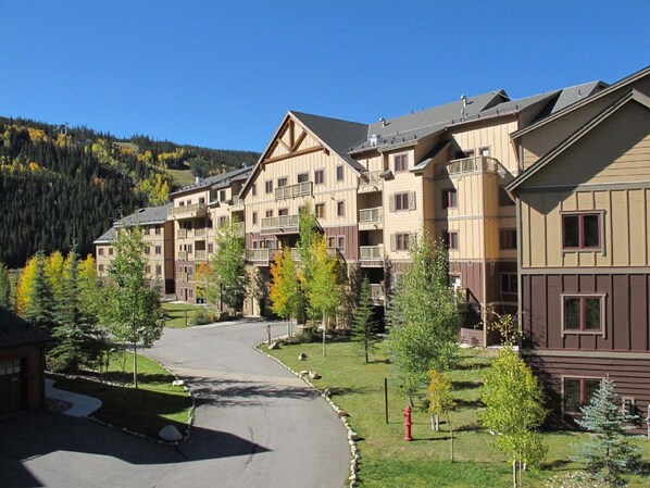 Red Hawk Lodge-close to the new gondola and all the River Run Village activities