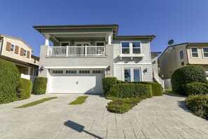 This bayfront home has it all!  Views, beautiful and comfortable furnishings...