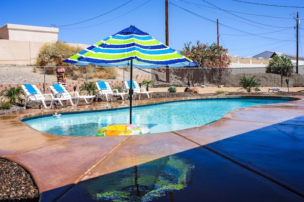 Baja shelf pool