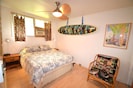 B7 Main Bedroom - Queen bed, AC, Ceiling Fan