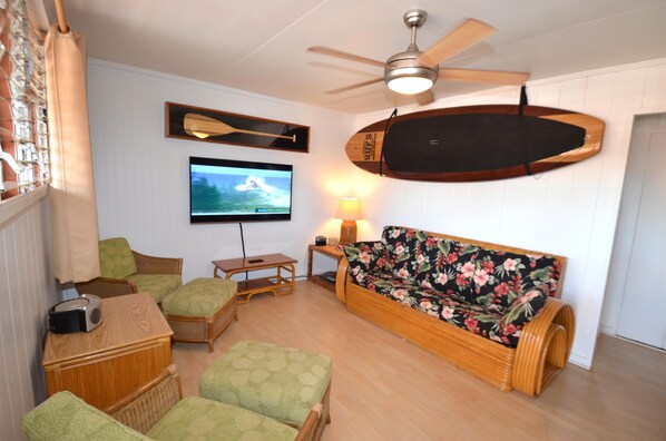 B7 Living Room - LCD Cable TV, DVD player, iPod player, Queen sized sofa bed