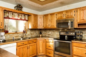 Enjoy preparing meals together in the fully equipped, modern kitchen.