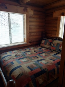 Kelly's Rock Creek Cabin. Kids and dogs welcome! 