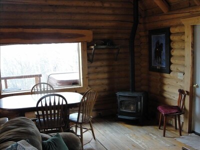 Kelly's Rock Creek Cabin. Kids and dogs welcome! 