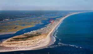 Cottage is located on the Banks Channel side of Topsail Beach. Beautiful view!