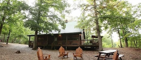 Large Outdoor Areas - Fire Pit, Adirondack Chairs, Picnic Table