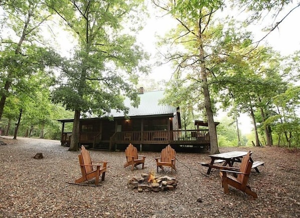 Large Outdoor Areas - Fire Pit, Adirondack Chairs, Picnic Table