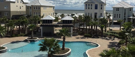 Stunning views of the Gulf of Mexico and the pool from the back deck