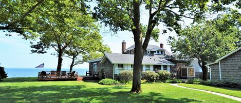 Welcome to your North Fork Peconic Bay escape