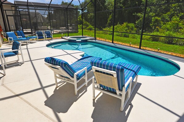 Private pool/SPA with no neighbor in the back. 