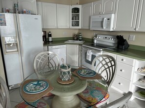 Fully stocked kitchen - full size appliances including dishwasher