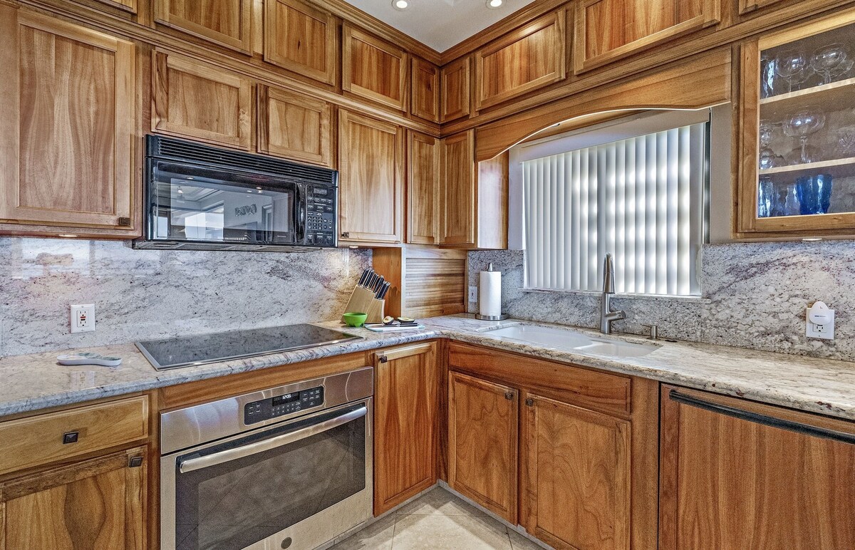 Wailea: As1or2 Bdrm Penthouse-Grand Ocean Views over its Beach inPolo’s TopSpot