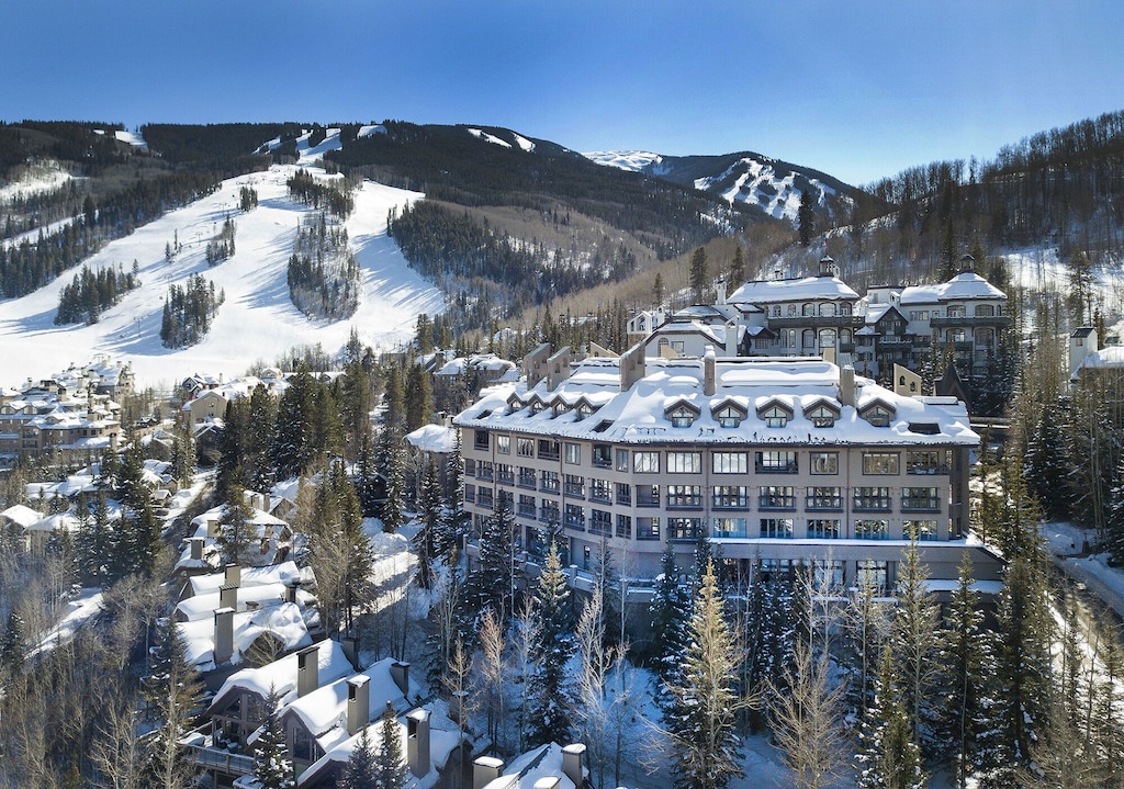 Slope-Side Ski-in/Out  2 BR/2.5 BA Penthouse Condo Pines Lodge in Beaver Creek