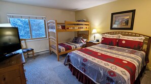 Beaver Creek West H-3 2nd bedroom with Queen bed & Bunk bed