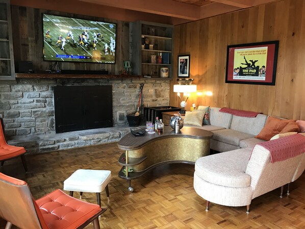 1962 Living Room but with a 2017 HDTV!