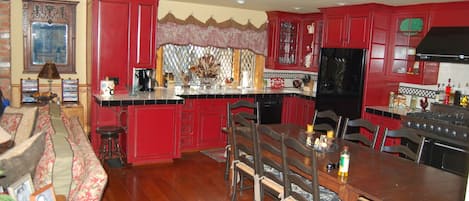 Fully equipped kitchen with all you need to cook breakfast, lunch and dinner.