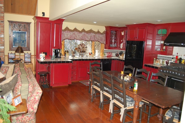 Fully equipped kitchen with all you need to cook breakfast, lunch and dinner.