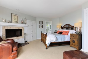 Master Bedroom #3 Queen size bed, wood burning fireplace, flat screen HD TV