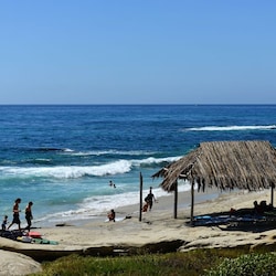 Famous Wind n Sea Beach 1/4 mile away